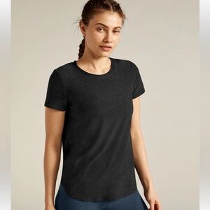Beyond Yoga Featherweight On The Down Low Tee. Size 1X.